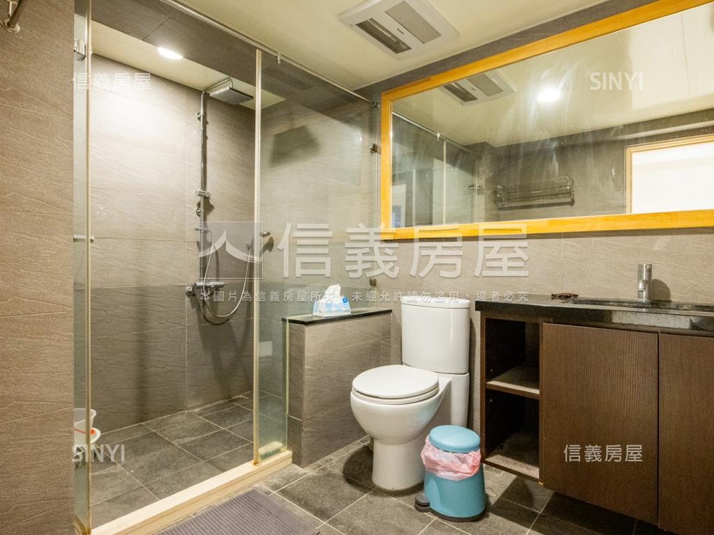 近捷運電梯方正美２房房屋室內格局與周邊環境