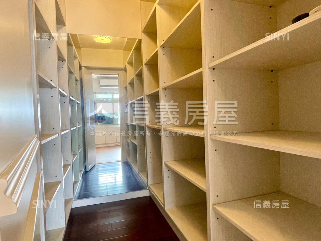 近捷運電梯方正美２房房屋室內格局與周邊環境