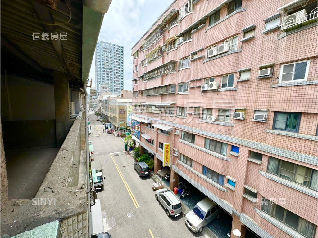 近捷運高醫正街騎樓透天房屋室內格局與周邊環境