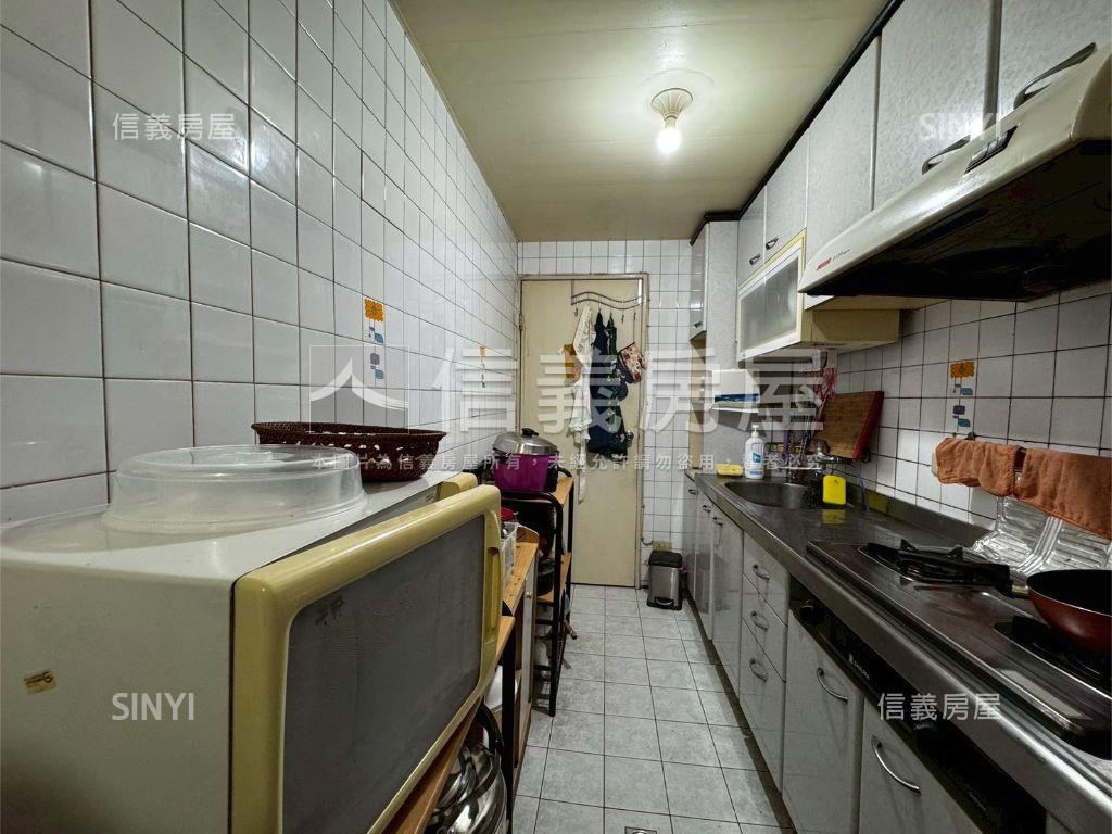 西湖捷運黃金一樓房屋室內格局與周邊環境