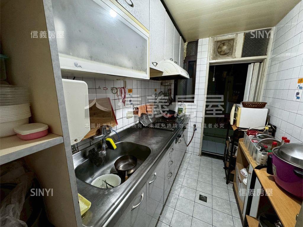 西湖捷運黃金一樓房屋室內格局與周邊環境