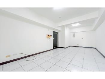 逢甲公園高樓三房附車位