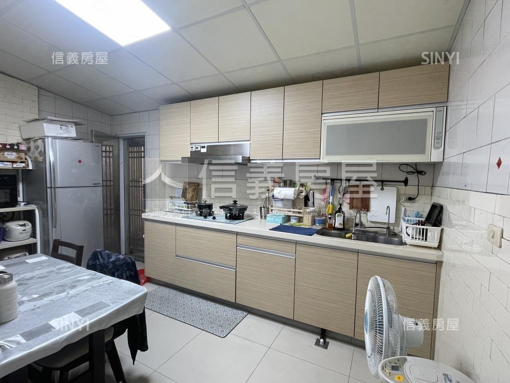 西賢六街小資透天房屋室內格局與周邊環境