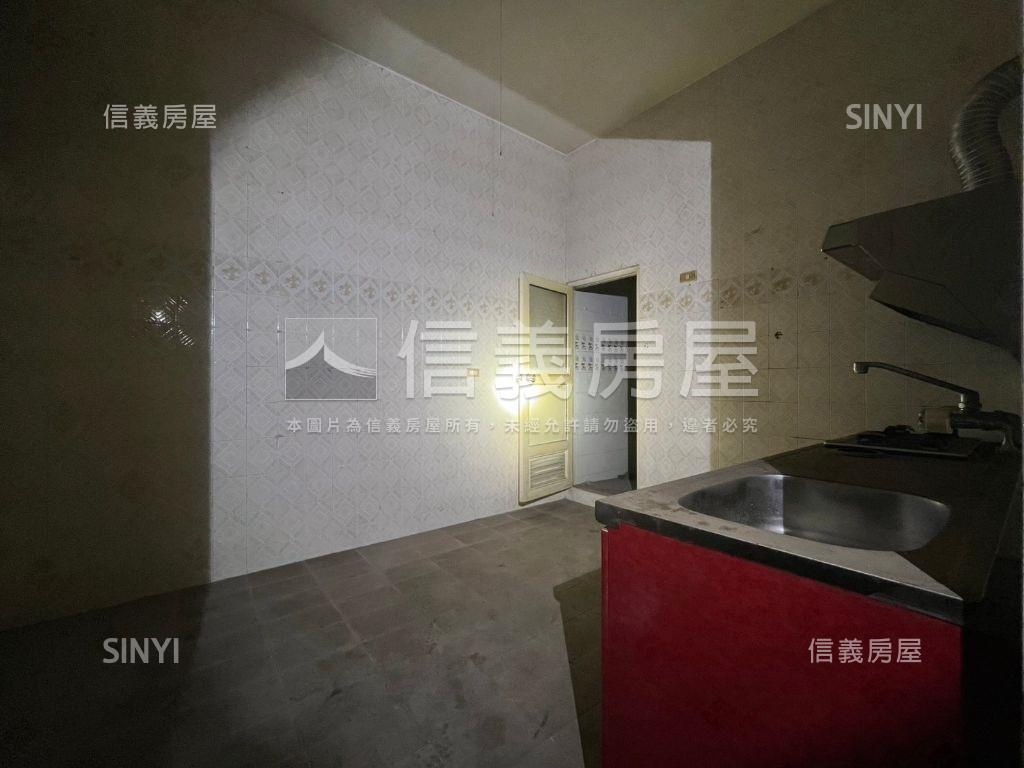 近車站延平路大地坪透店房屋室內格局與周邊環境