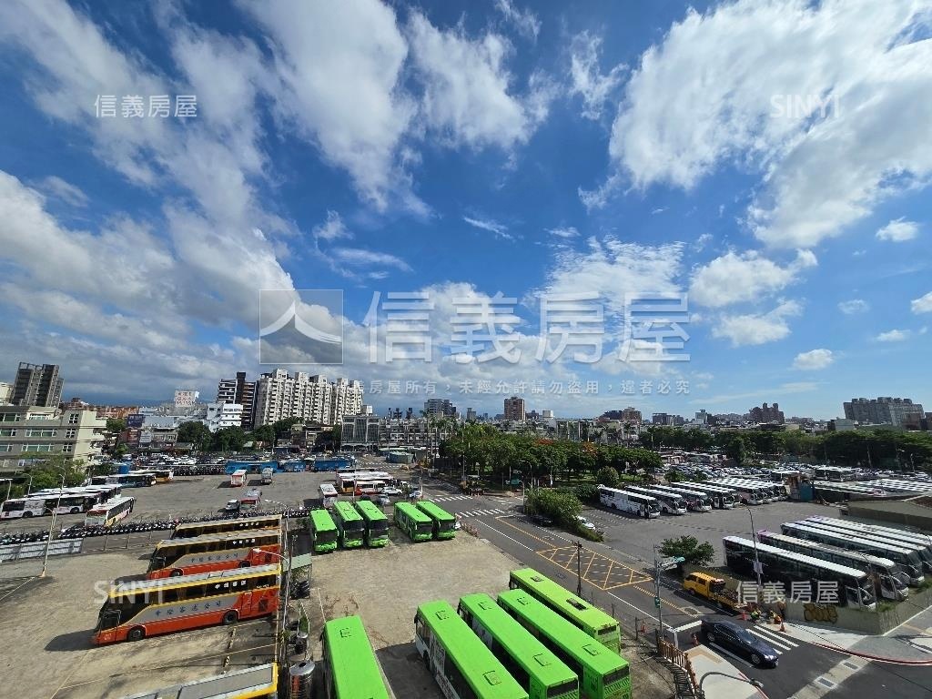 富爺精緻大４房車位房屋室內格局與周邊環境