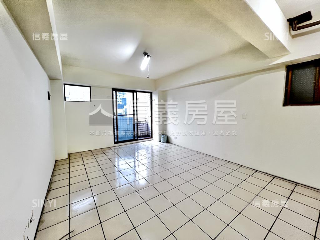 專任電梯高樓低公設美景戶房屋室內格局與周邊環境