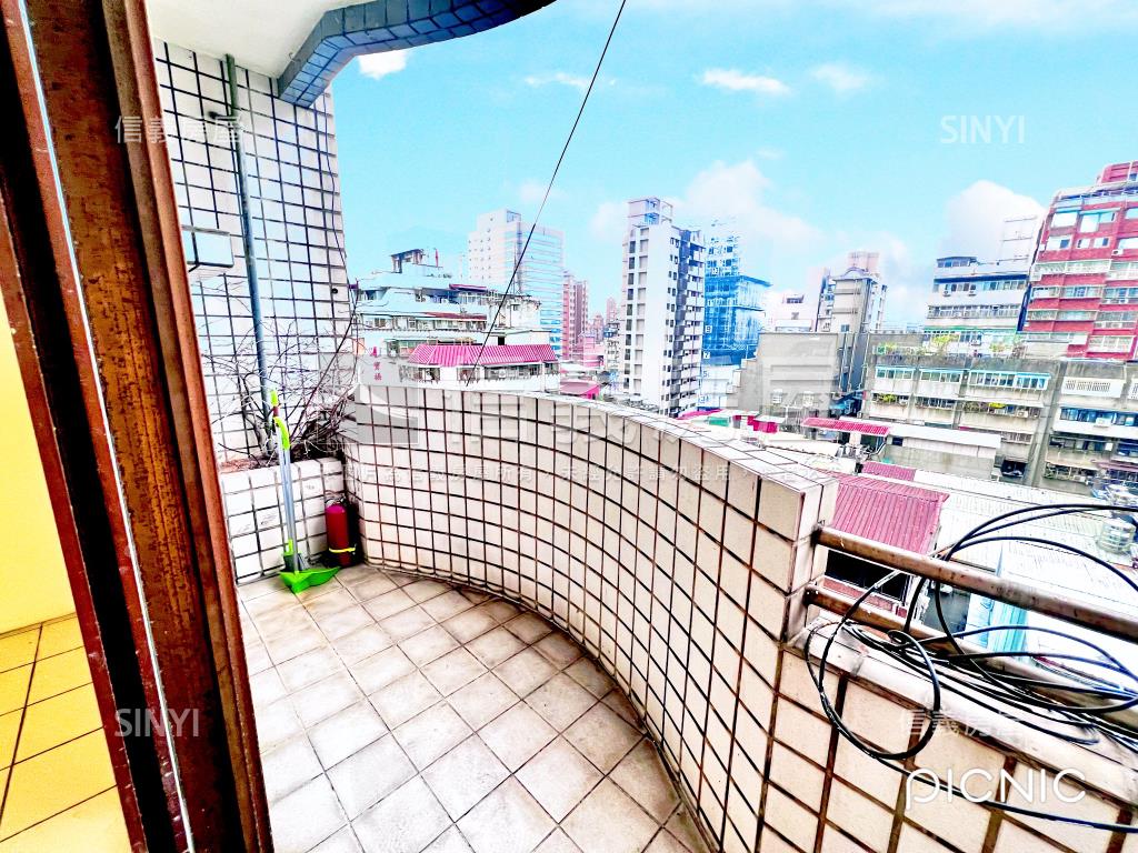 專任電梯高樓低公設美景戶房屋室內格局與周邊環境