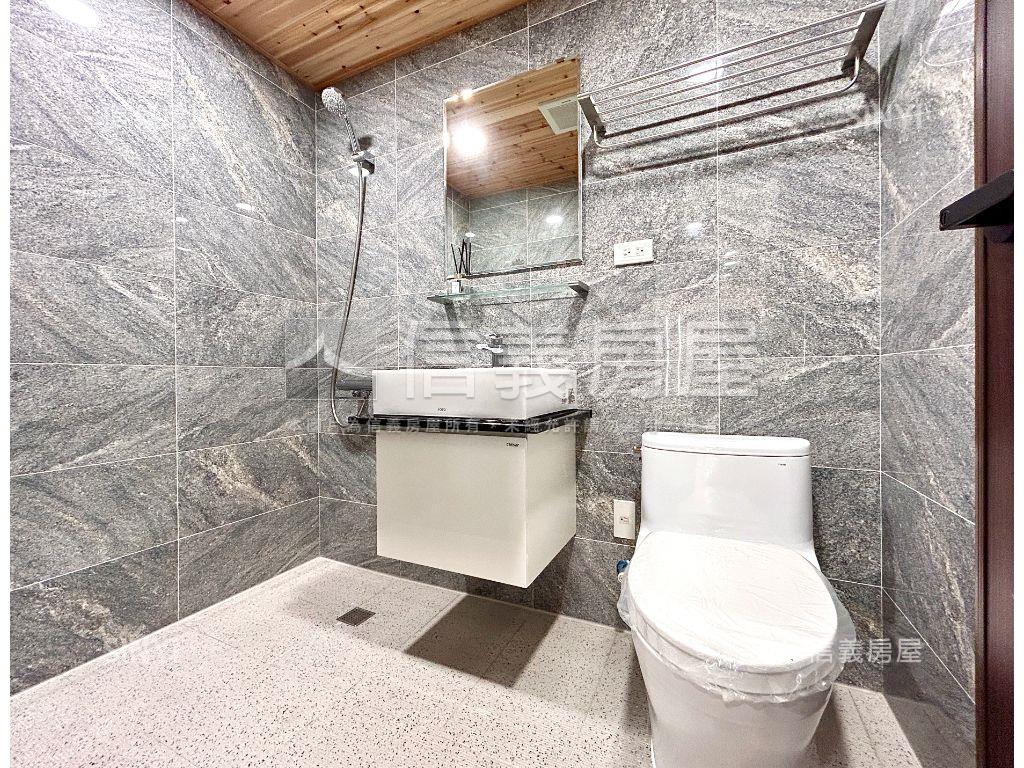 輝皇高樓沁涼精裝四房平車房屋室內格局與周邊環境