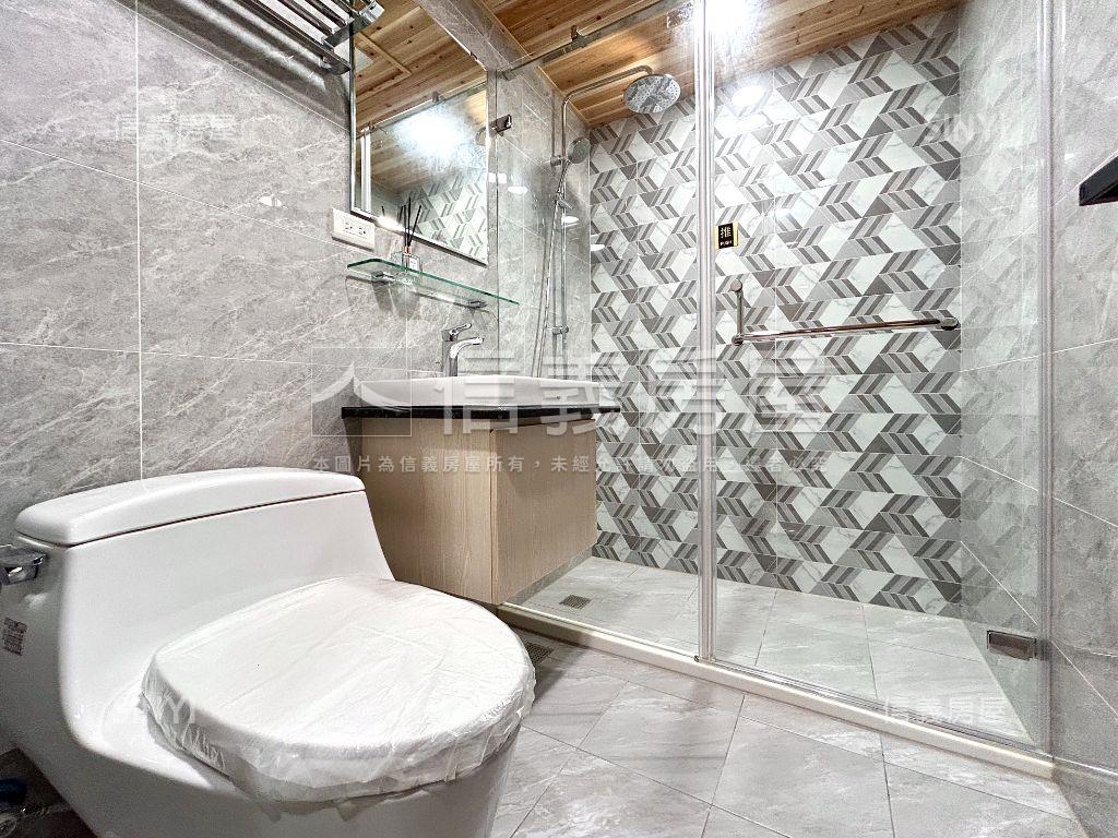 輝皇高樓沁涼精裝四房平車房屋室內格局與周邊環境