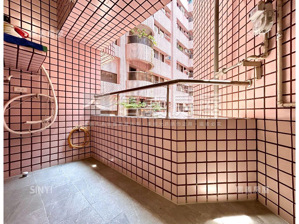 輝皇高樓沁涼精裝四房平車房屋室內格局與周邊環境