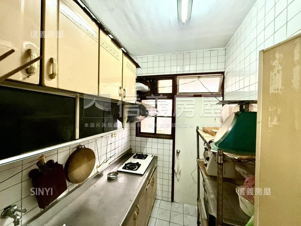 內湖方正亮麗四房房屋室內格局與周邊環境