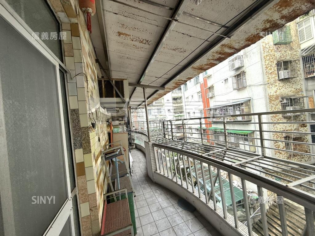 內湖方正亮麗四房房屋室內格局與周邊環境