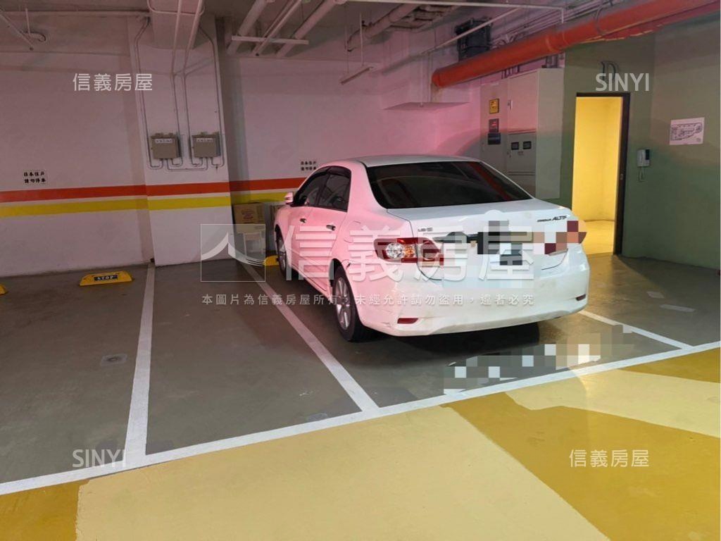 南屯三房高樓裝潢平車房屋室內格局與周邊環境