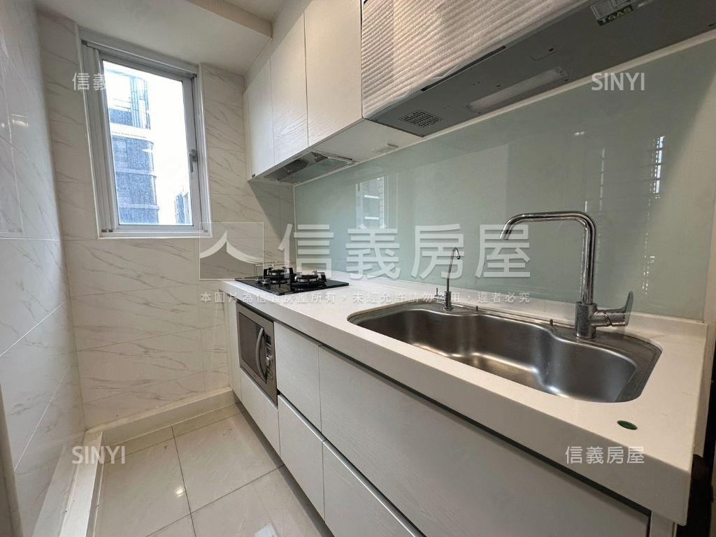 江翠ＯＮＥ美裝潢三房車位房屋室內格局與周邊環境