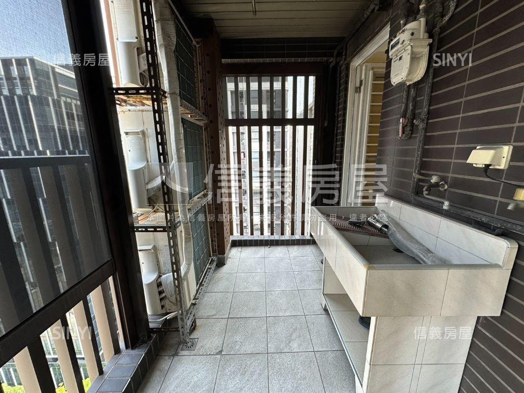 江翠ＯＮＥ美裝潢三房車位房屋室內格局與周邊環境