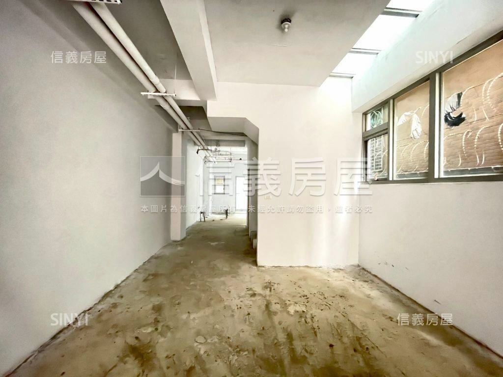 公園旁電梯別墅房屋室內格局與周邊環境