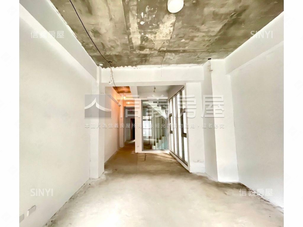 公園旁電梯別墅房屋室內格局與周邊環境