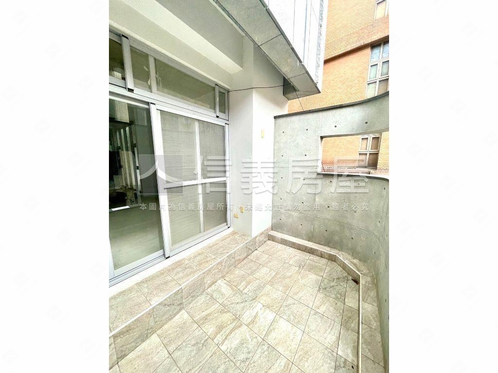 公園旁電梯別墅房屋室內格局與周邊環境