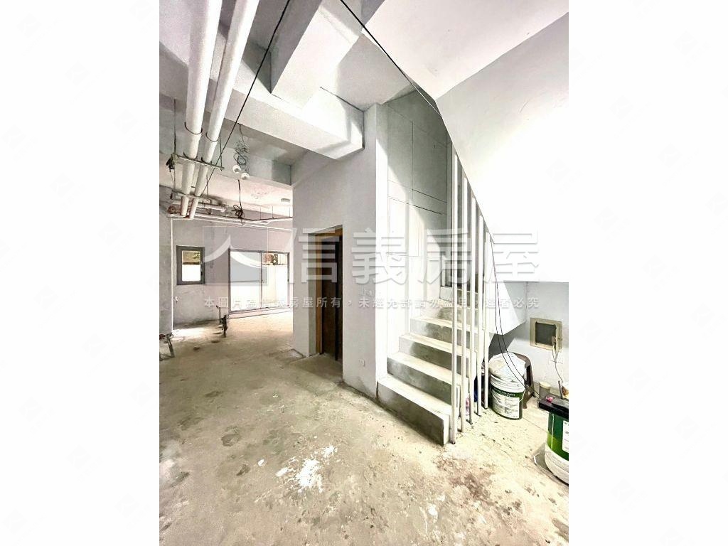 公園旁電梯別墅房屋室內格局與周邊環境