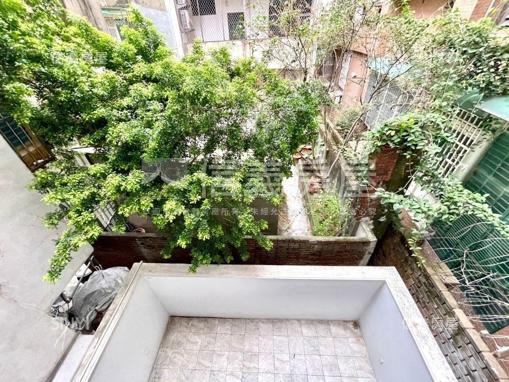 公園旁電梯別墅房屋室內格局與周邊環境