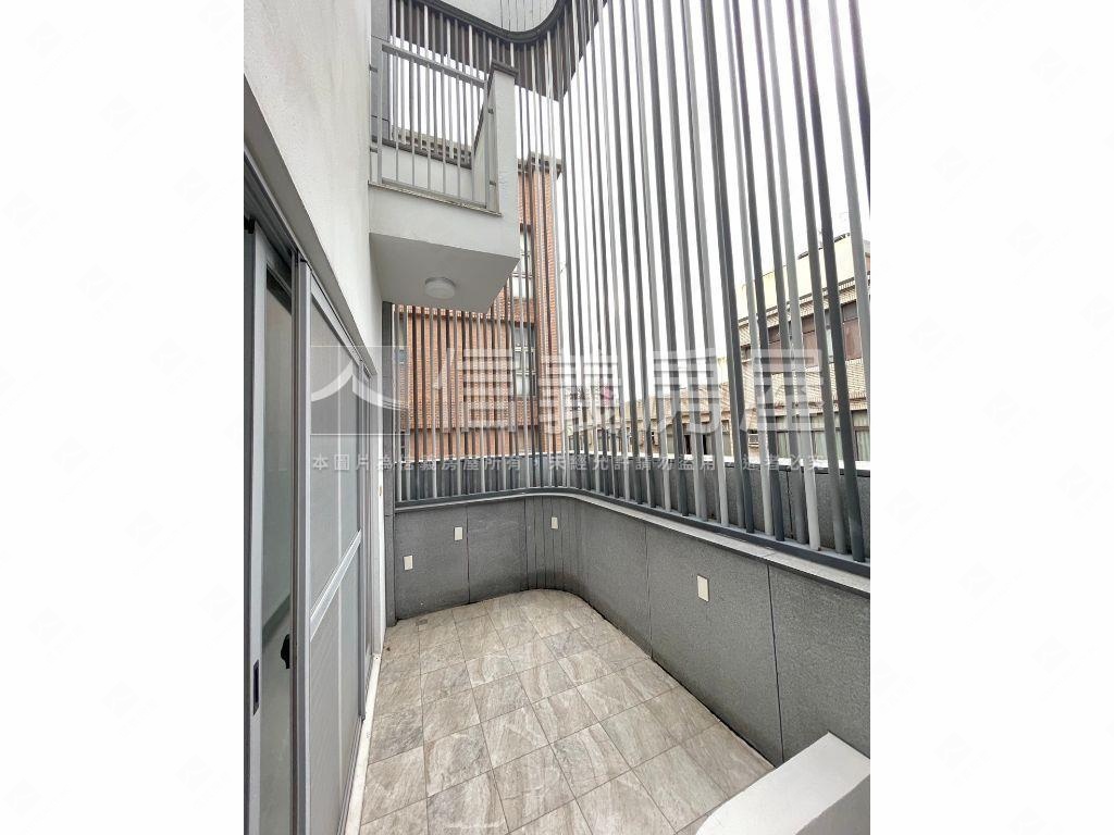 公園旁電梯別墅房屋室內格局與周邊環境