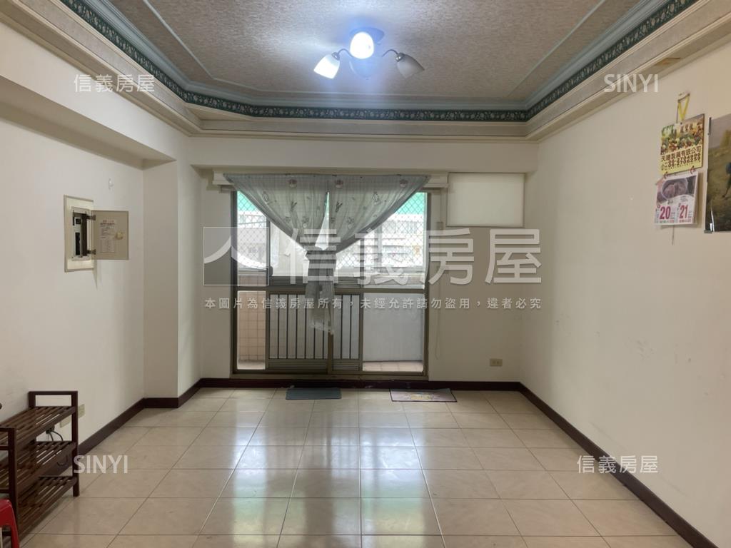歐洲世界明亮三房房屋室內格局與周邊環境