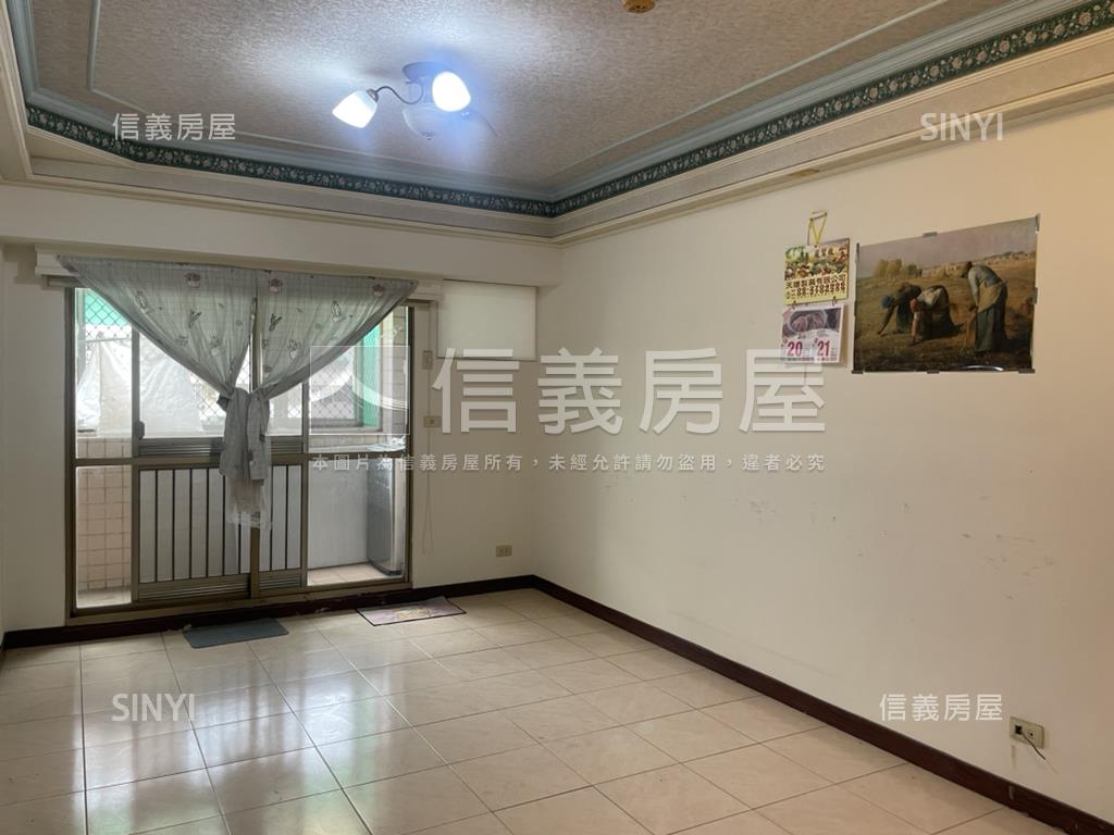 歐洲世界明亮三房房屋室內格局與周邊環境