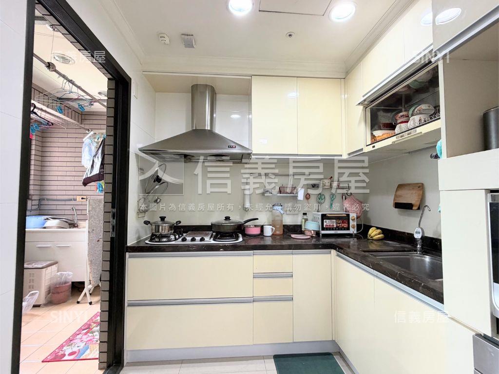 稀有國庭高樓三房坡平車位房屋室內格局與周邊環境