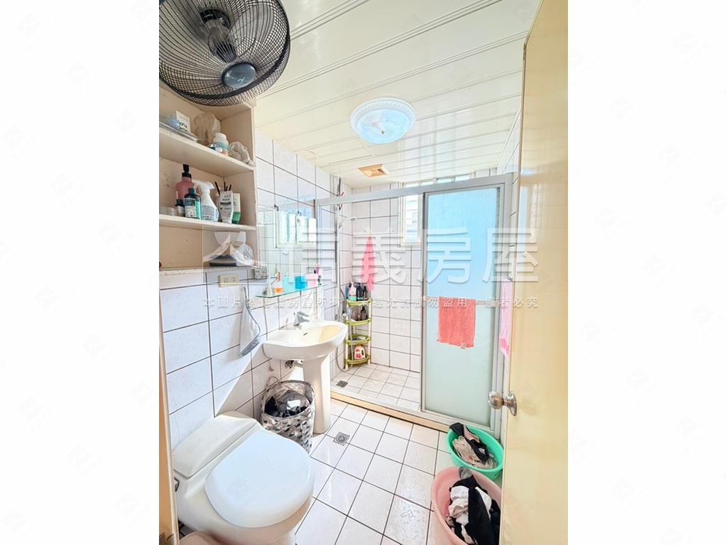 蘆洲民族邊間次頂樓三房房屋室內格局與周邊環境