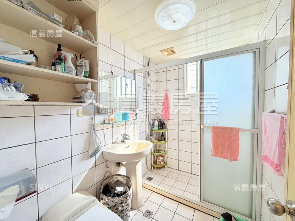 蘆洲民族邊間次頂樓三房房屋室內格局與周邊環境