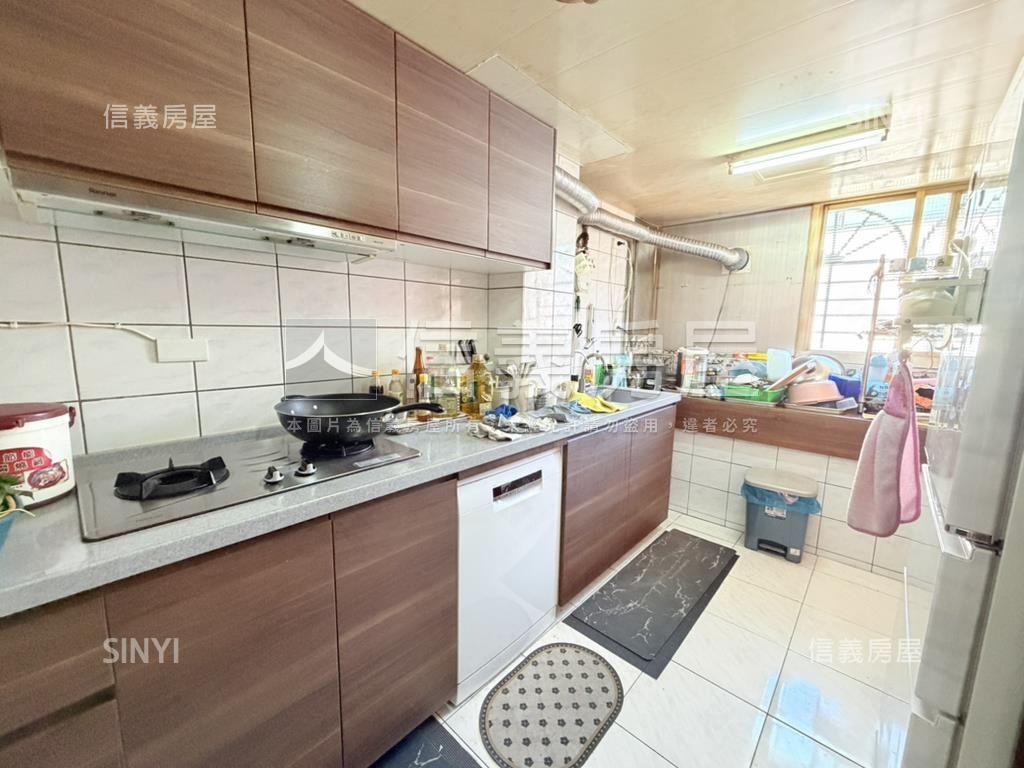 蘆洲民族邊間次頂樓三房房屋室內格局與周邊環境