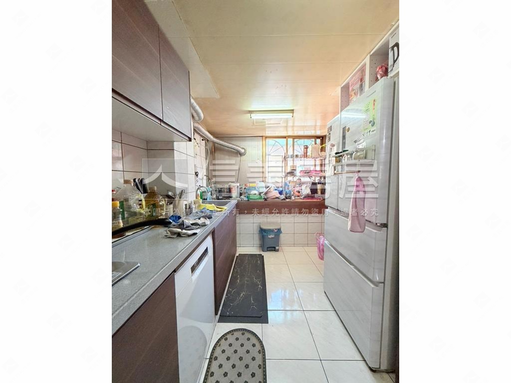 蘆洲民族邊間次頂樓三房房屋室內格局與周邊環境