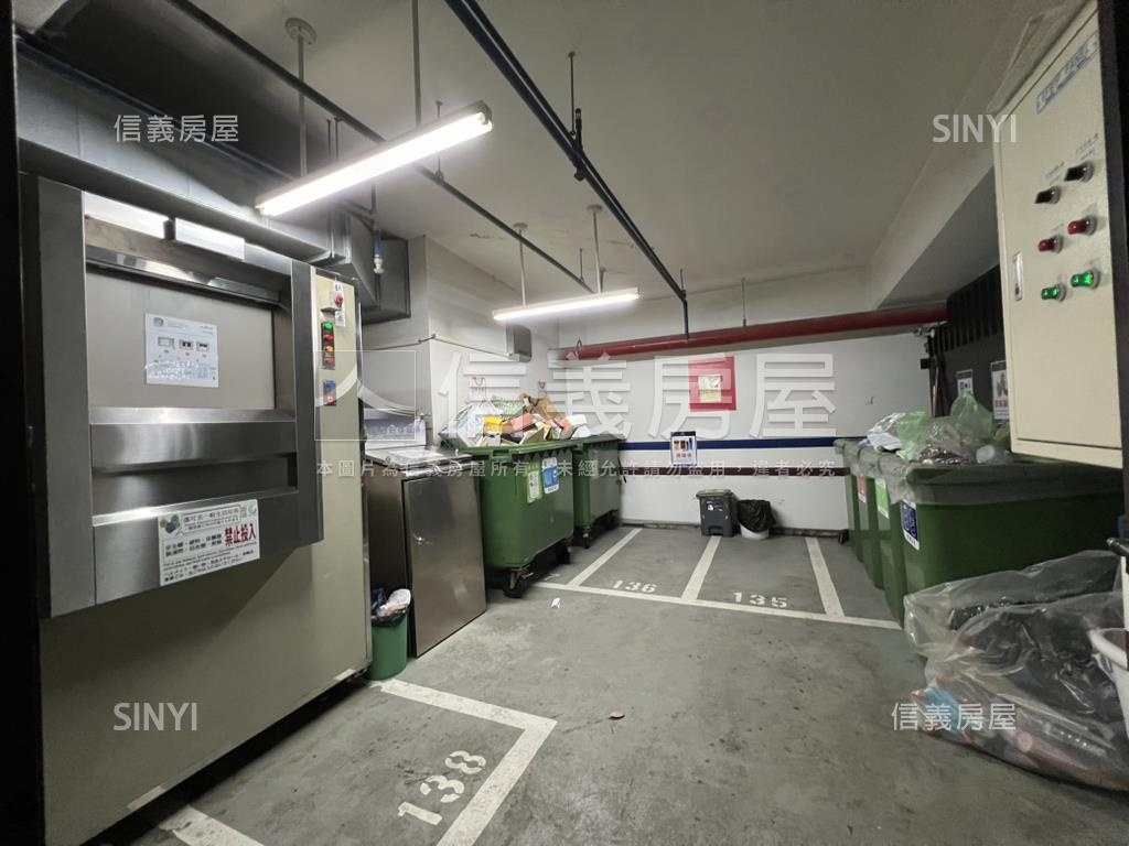 南京復興捷運面寬金店Ｂ房屋室內格局與周邊環境