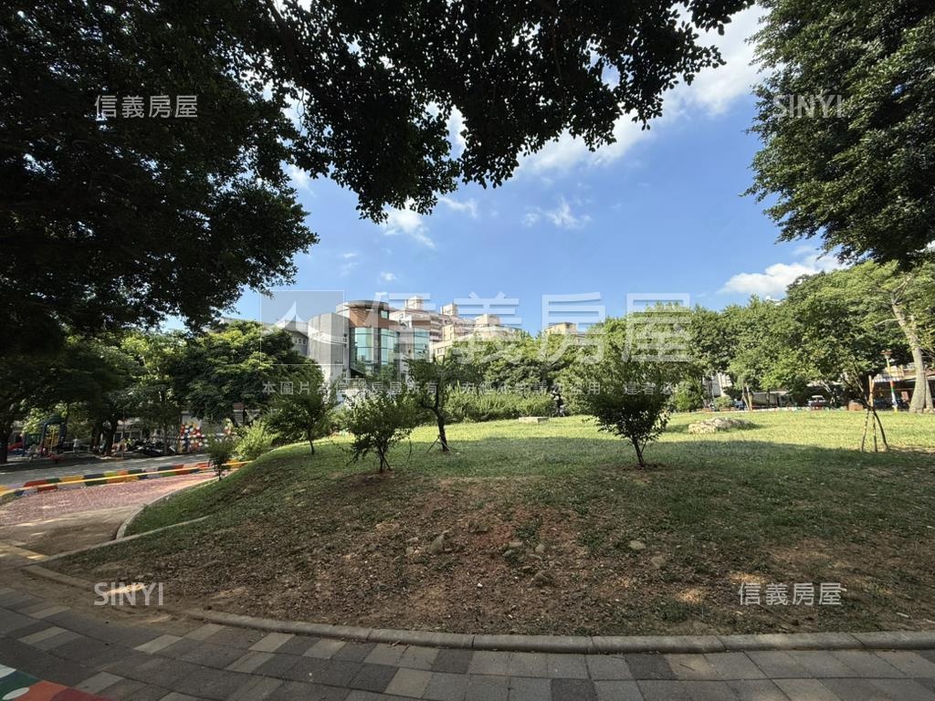 正忠孝路大空間華廈房屋室內格局與周邊環境