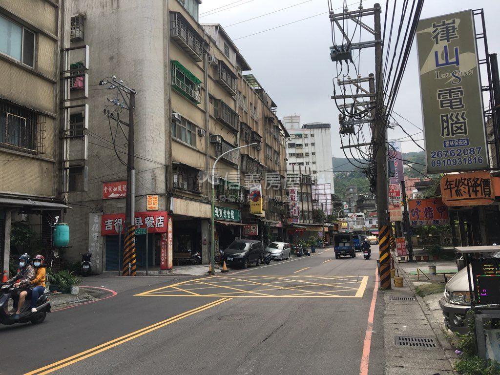 夜市旁優質醒目店面房屋室內格局與周邊環境
