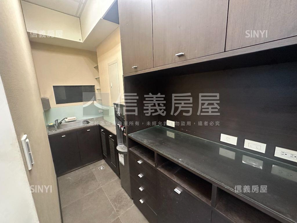 三角窗金店面房屋室內格局與周邊環境