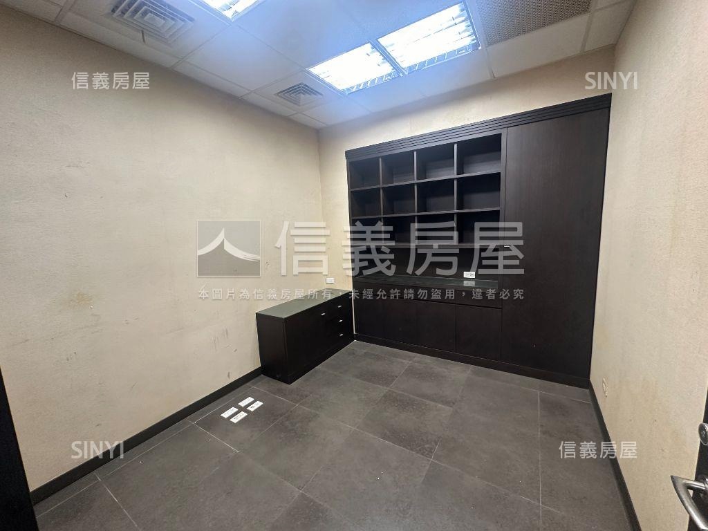 三角窗金店面房屋室內格局與周邊環境