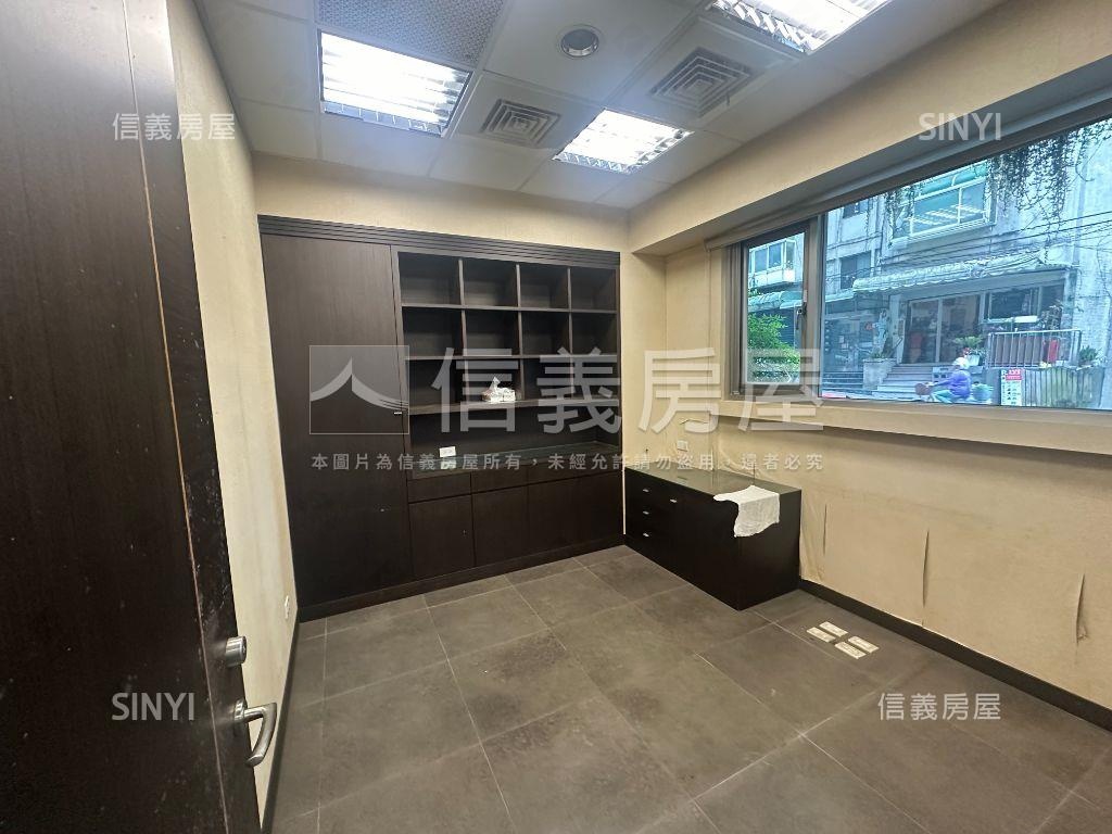 三角窗金店面房屋室內格局與周邊環境