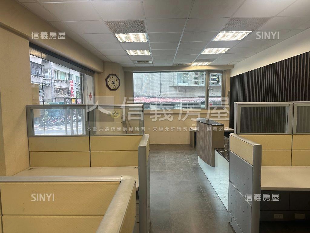 三角窗金店面房屋室內格局與周邊環境