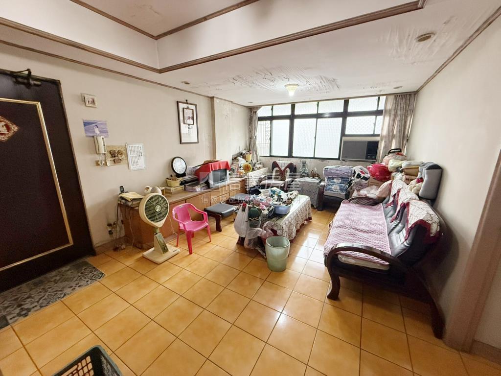 近唭哩岸捷運商一公寓房屋室內格局與周邊環境