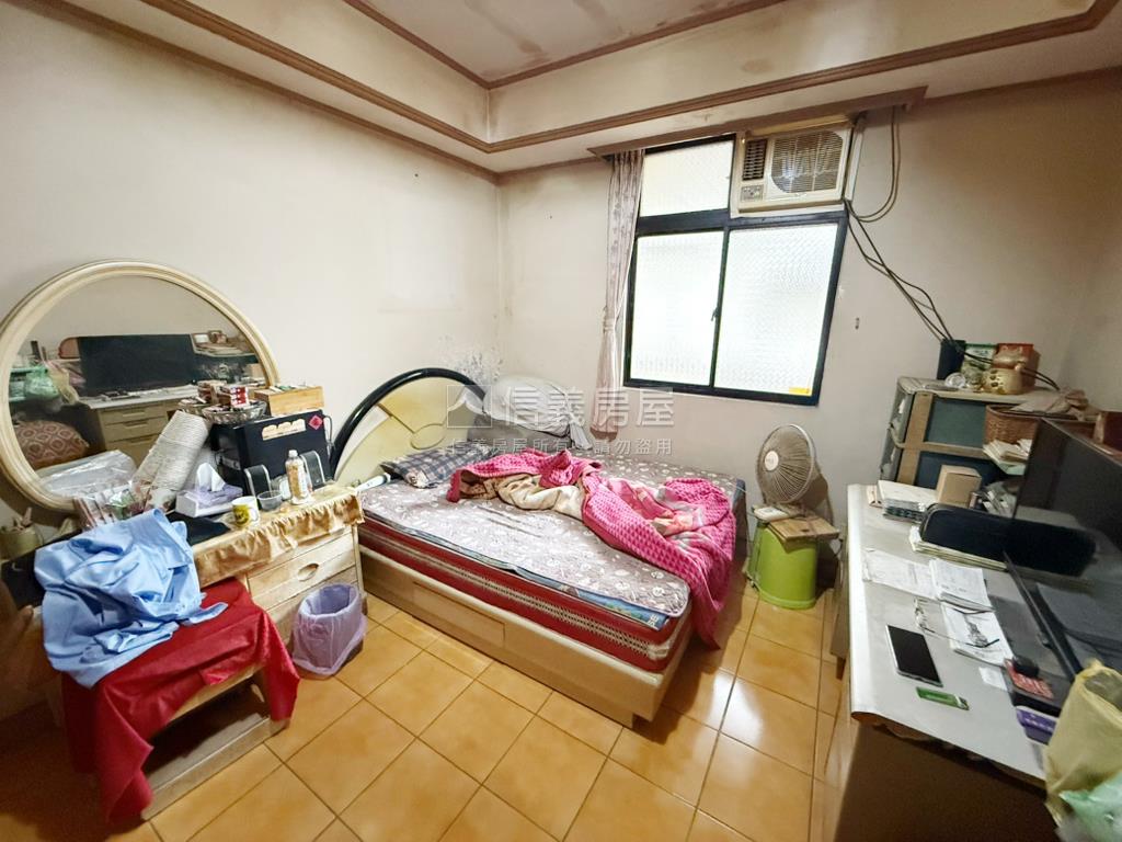 近唭哩岸捷運商一公寓房屋室內格局與周邊環境