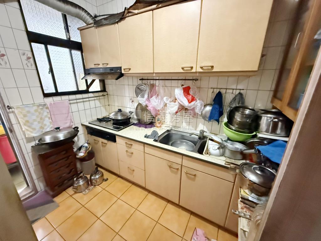 近唭哩岸捷運商一公寓房屋室內格局與周邊環境