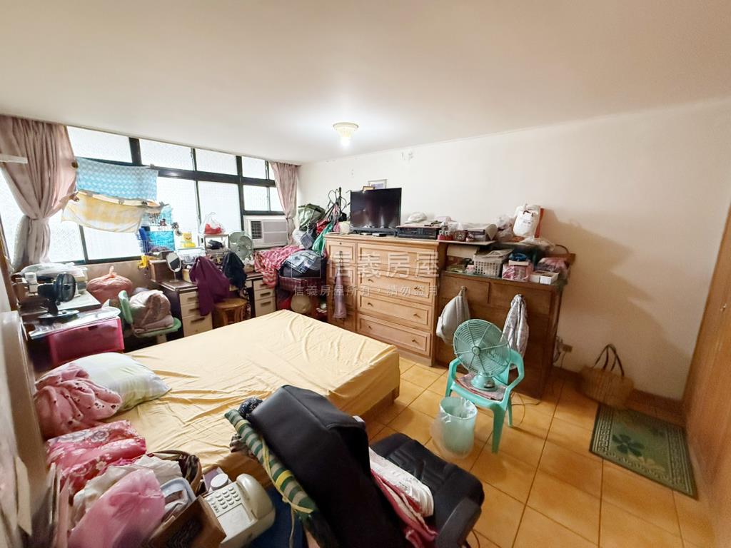 近唭哩岸捷運商一公寓房屋室內格局與周邊環境