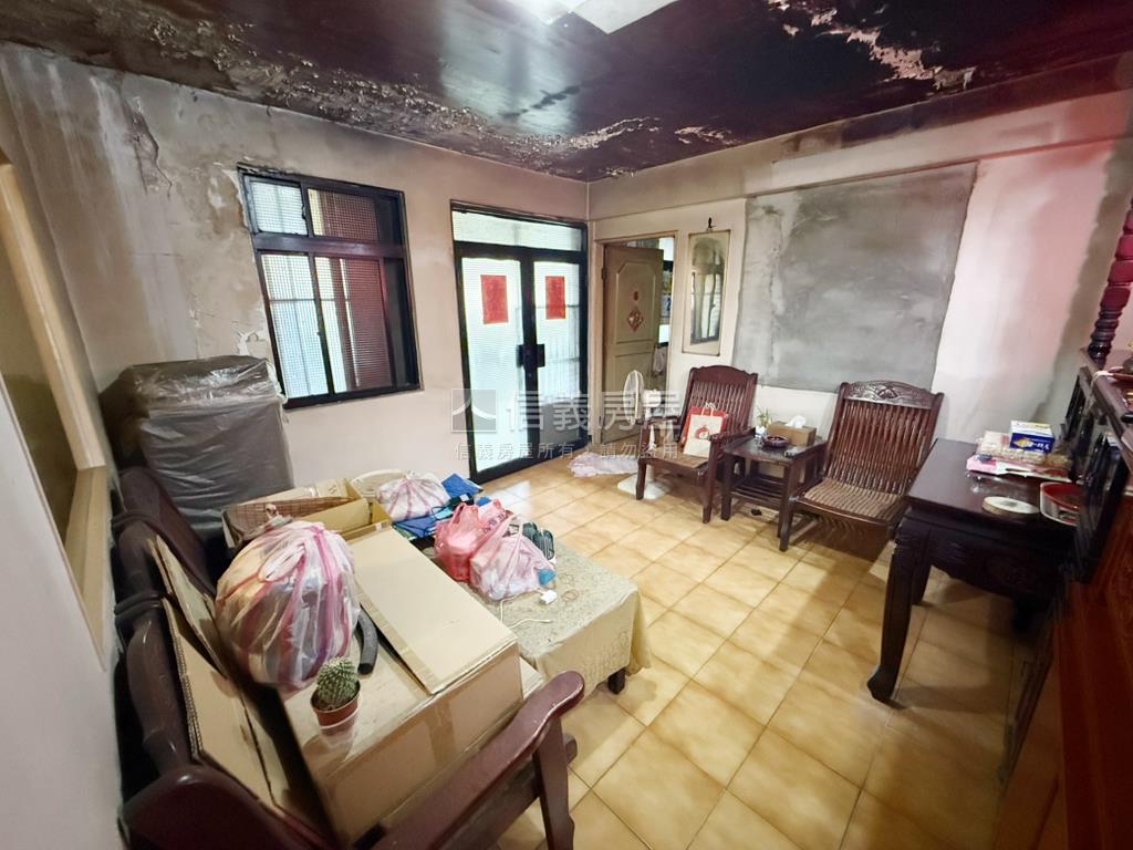 近唭哩岸捷運商一公寓房屋室內格局與周邊環境