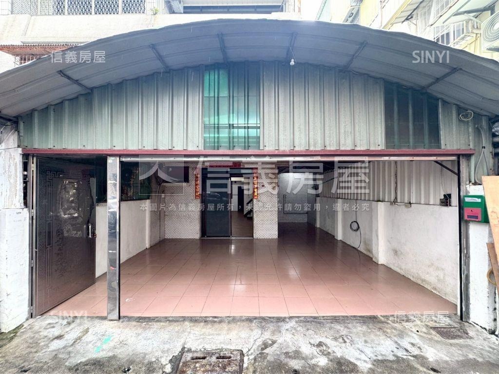 大社坐北朝南面寬雙車墅房屋室內格局與周邊環境
