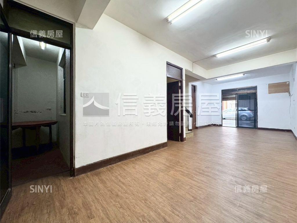 大社坐北朝南面寬雙車墅房屋室內格局與周邊環境
