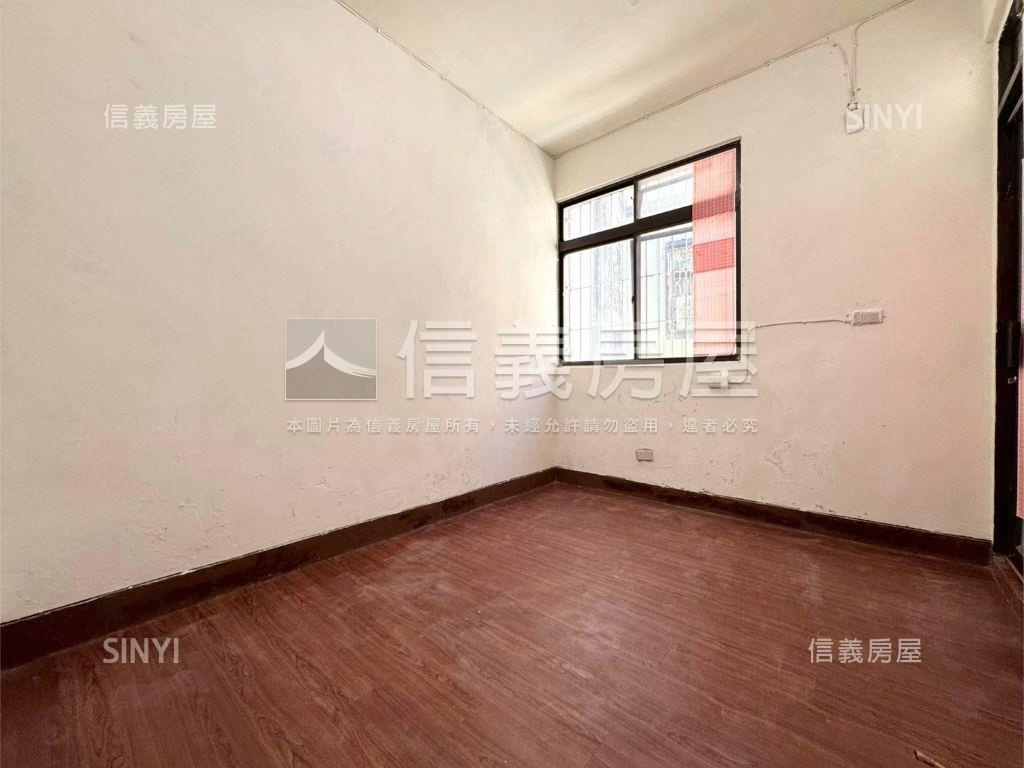 大社坐北朝南面寬雙車墅房屋室內格局與周邊環境