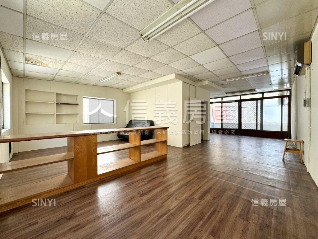 大社坐北朝南面寬雙車墅房屋室內格局與周邊環境