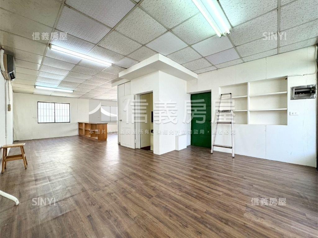 大社坐北朝南面寬雙車墅房屋室內格局與周邊環境