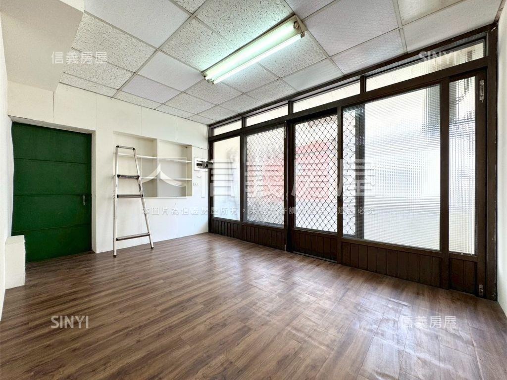 大社坐北朝南面寬雙車墅房屋室內格局與周邊環境